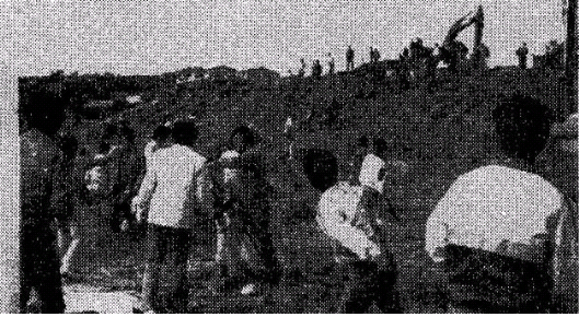 1987년 10월 19일, 철거깡패와 대치중인 사당3동 시위대 모습